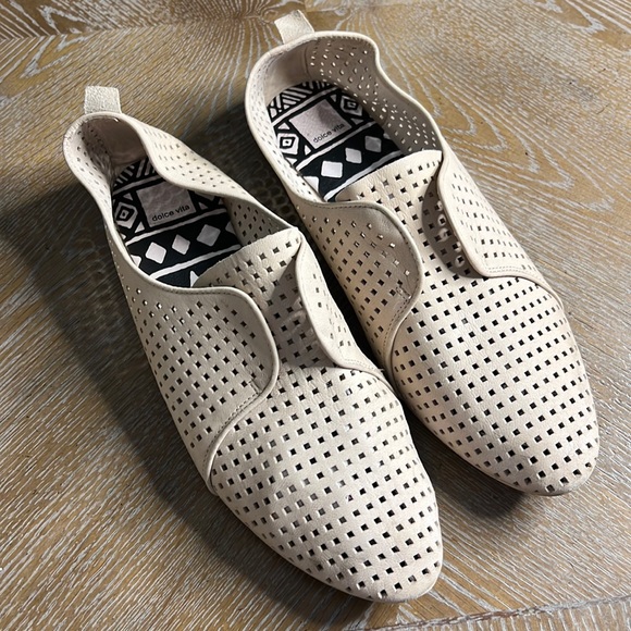 DOLCE VITA Laser Cutout Flats 11 - Picture 1 of 7